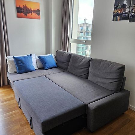 Lovely 2 Bedroom Flat With Balcony In Stratford Лондон Экстерьер фото