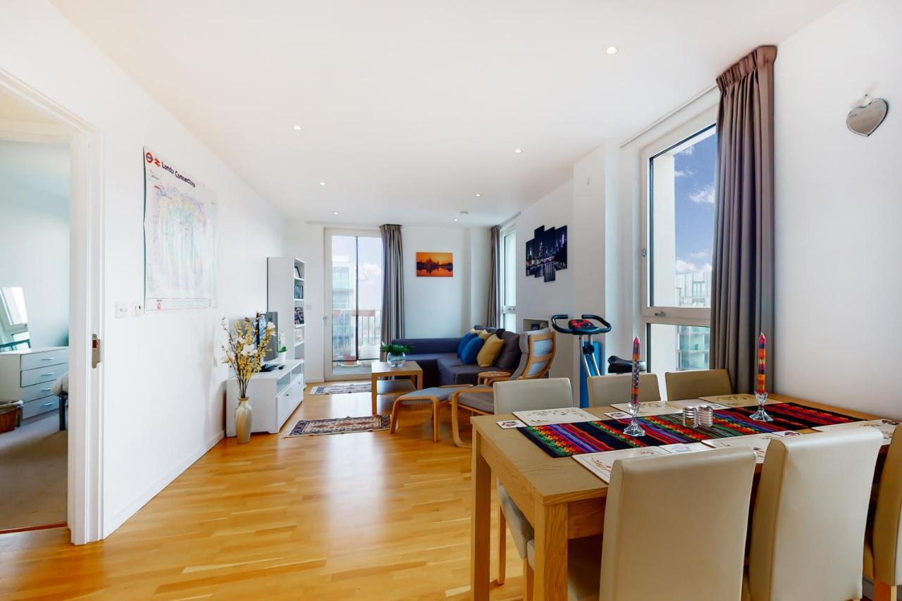 Lovely 2 Bedroom Flat With Balcony In Stratford Лондон Экстерьер фото