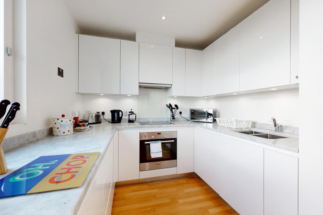 Lovely 2 Bedroom Flat With Balcony In Stratford Лондон Экстерьер фото
