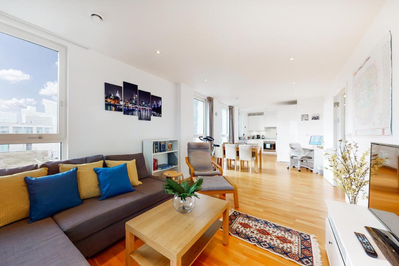 Lovely 2 Bedroom Flat With Balcony In Stratford Лондон Экстерьер фото