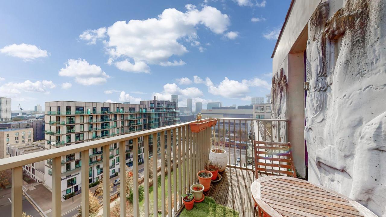 Lovely 2 Bedroom Flat With Balcony In Stratford Лондон Экстерьер фото